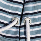 Blau gestreift