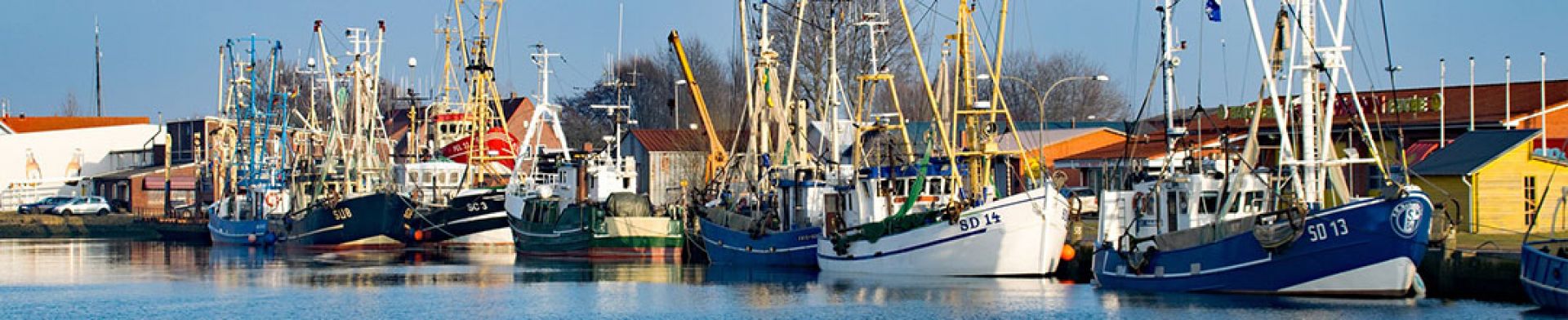 Krabbenkutter im Hafen von Büsum