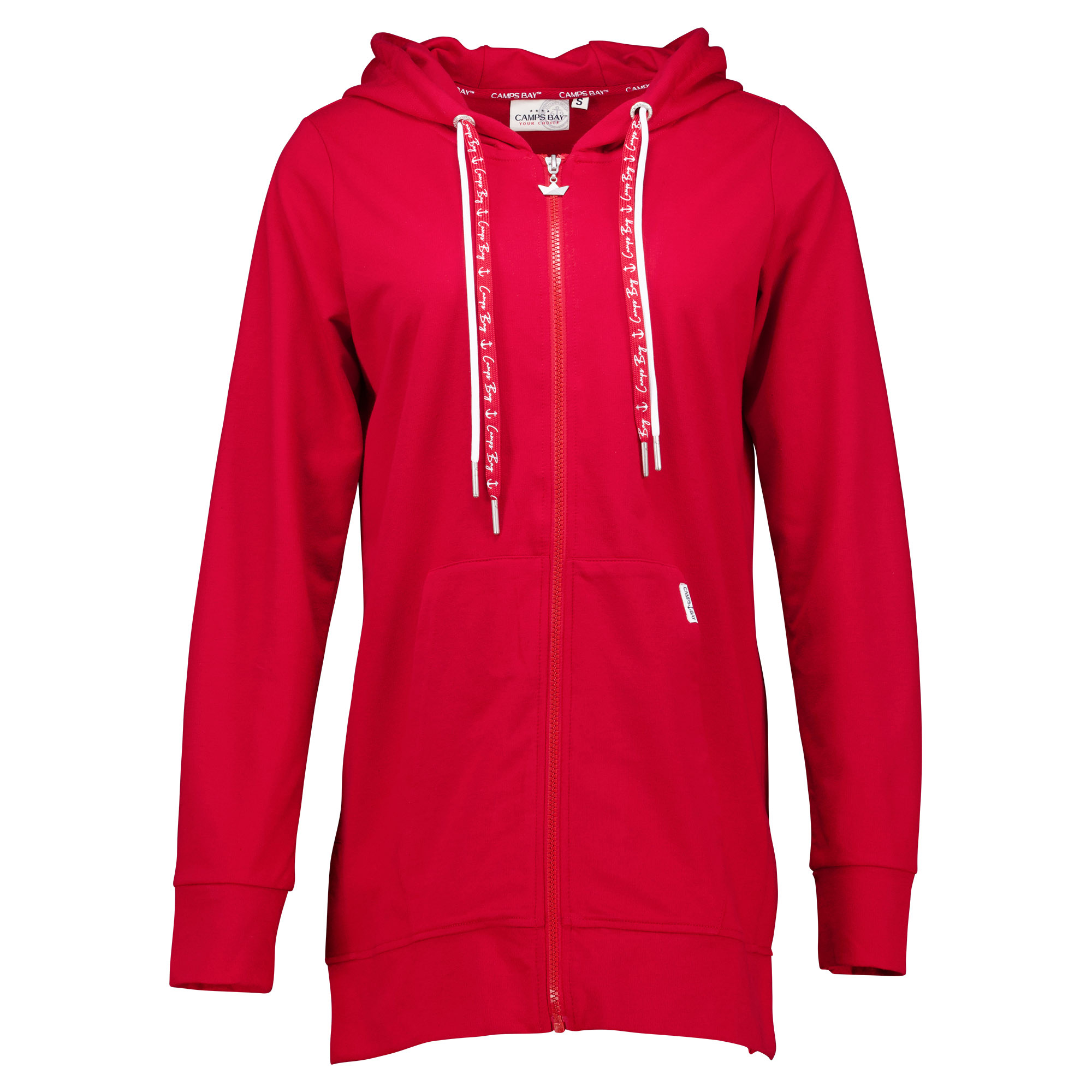 Weibliches Model mit Camps Bay Sweatjacke in Savvy Red