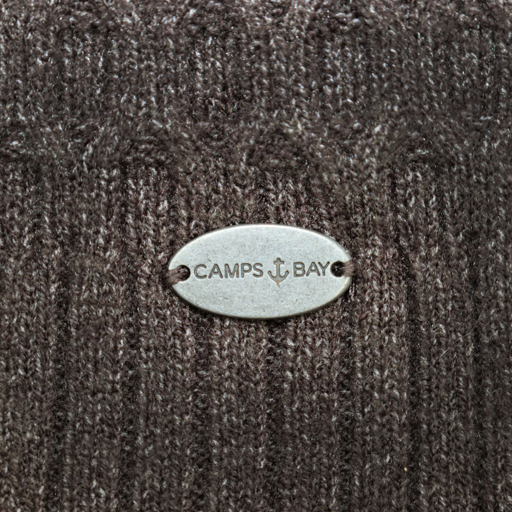 Weibliches Model mit CAMPS BAY Strickpullover in Chocolate Torte Melange