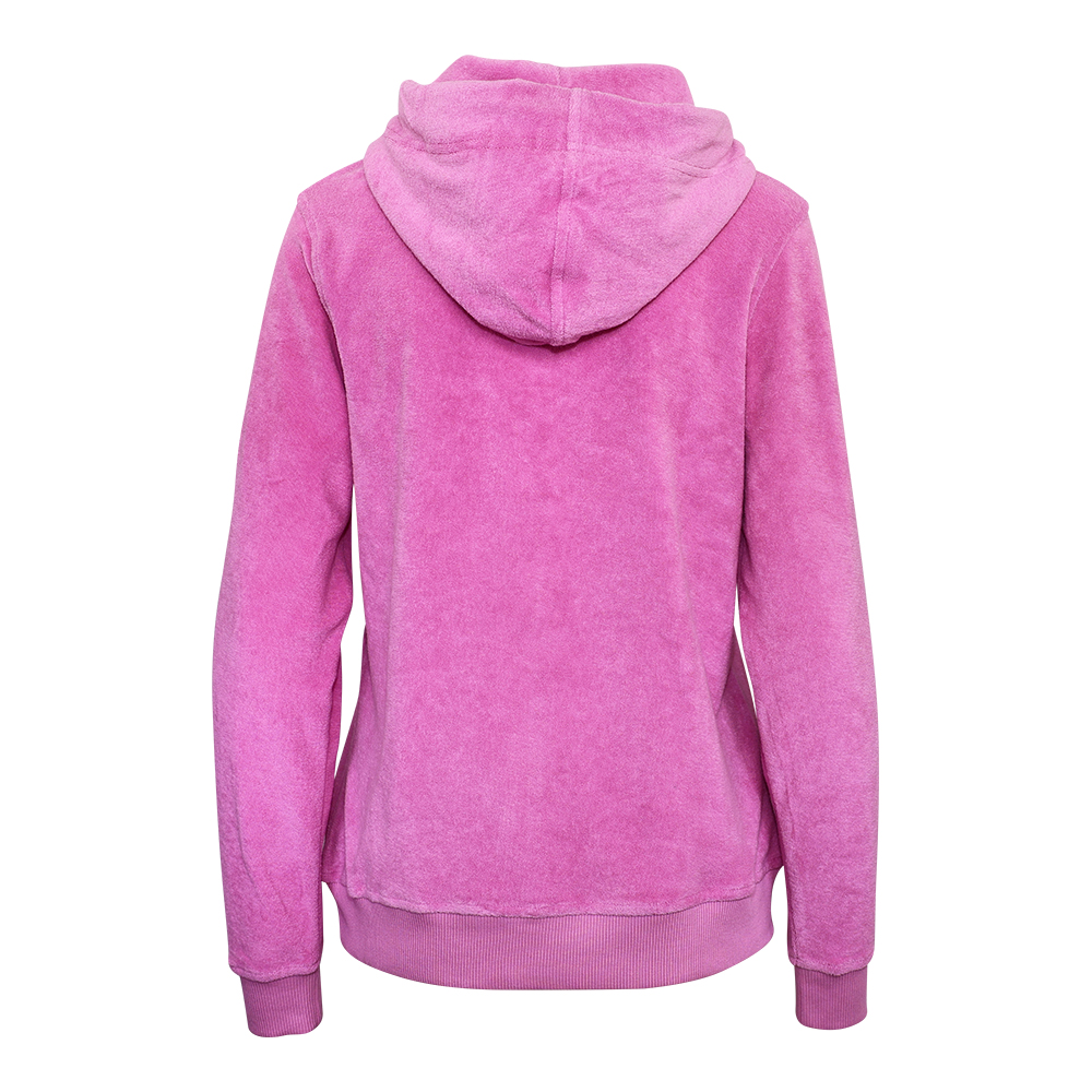 Weibliches Model mit ANKERBRAUT Frottee-Hoodie in Cyclam