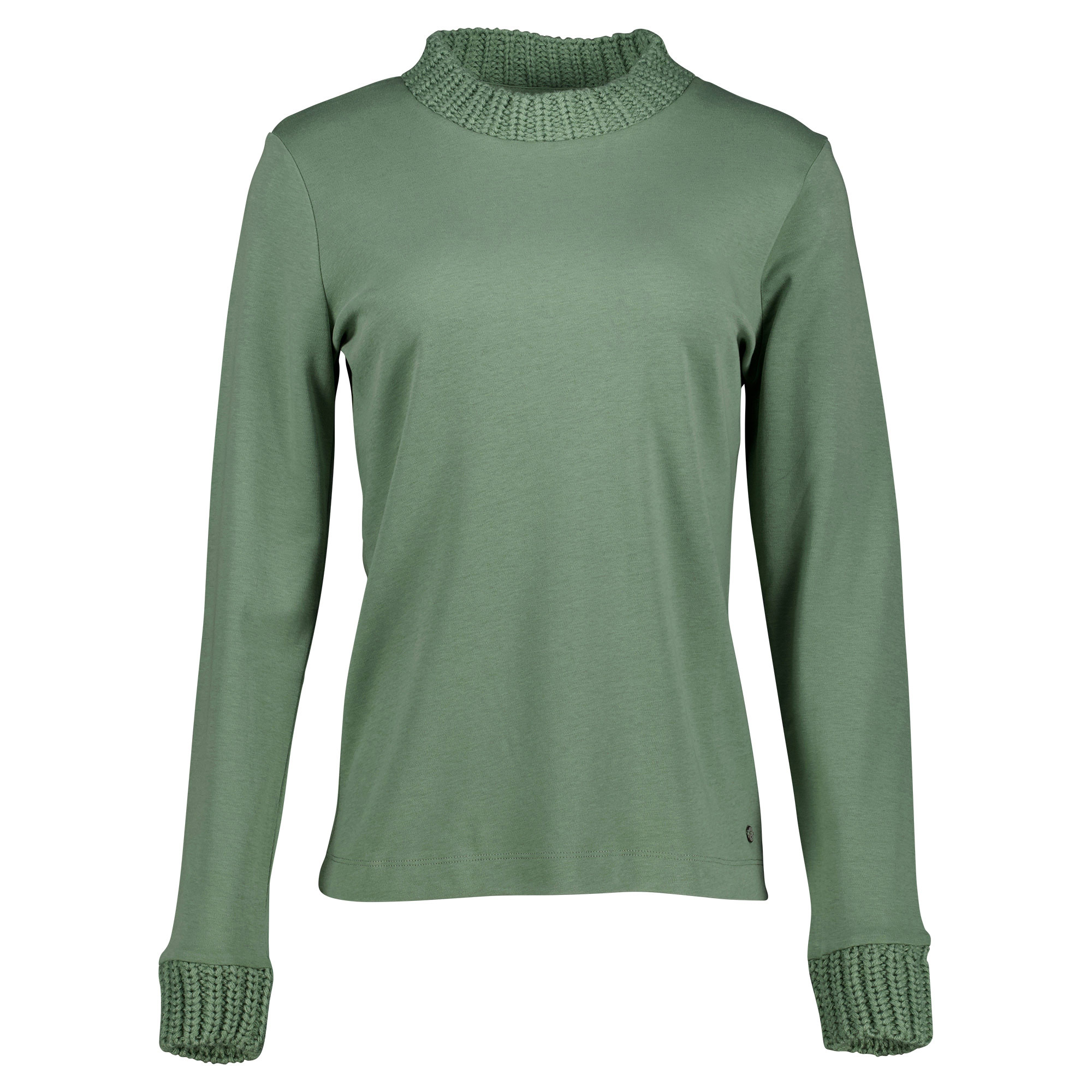 Weibliches Model mit CAMPS BAY Langarm-Shirt in Hedge Green