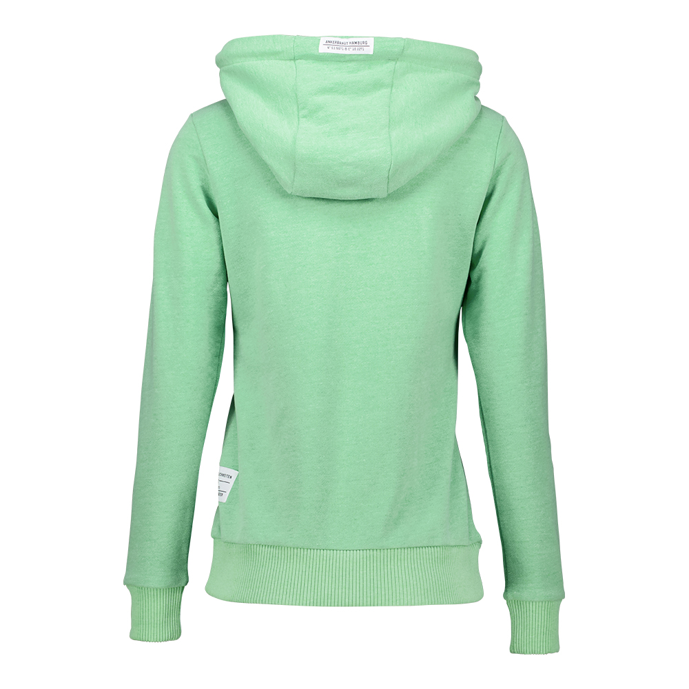 Weibliches Model mit ANKERBRAUT Hoodie in Absinth Green