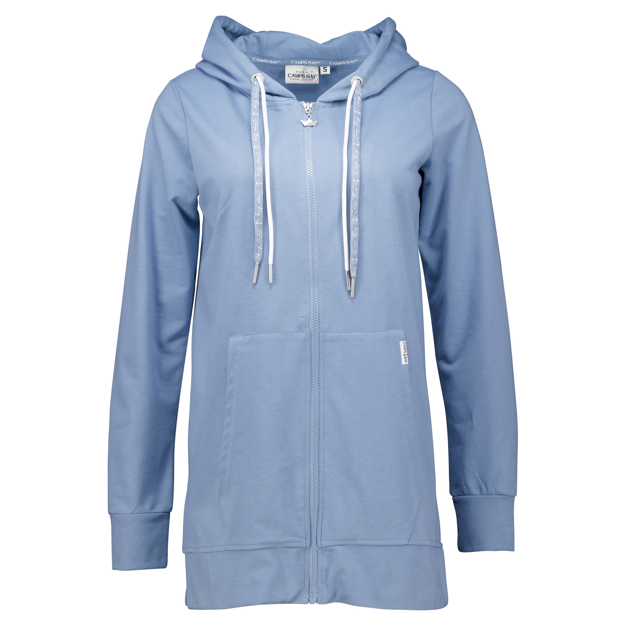 Weibliches Model mit Camps Bay Sweatjacke 