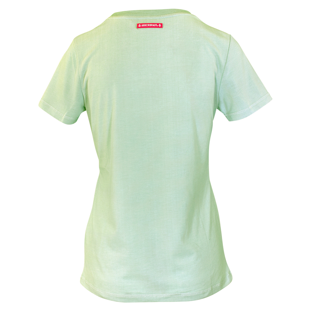 Weibliches Model mit ANKERBRAUT T-Shirt in Harbour Grey