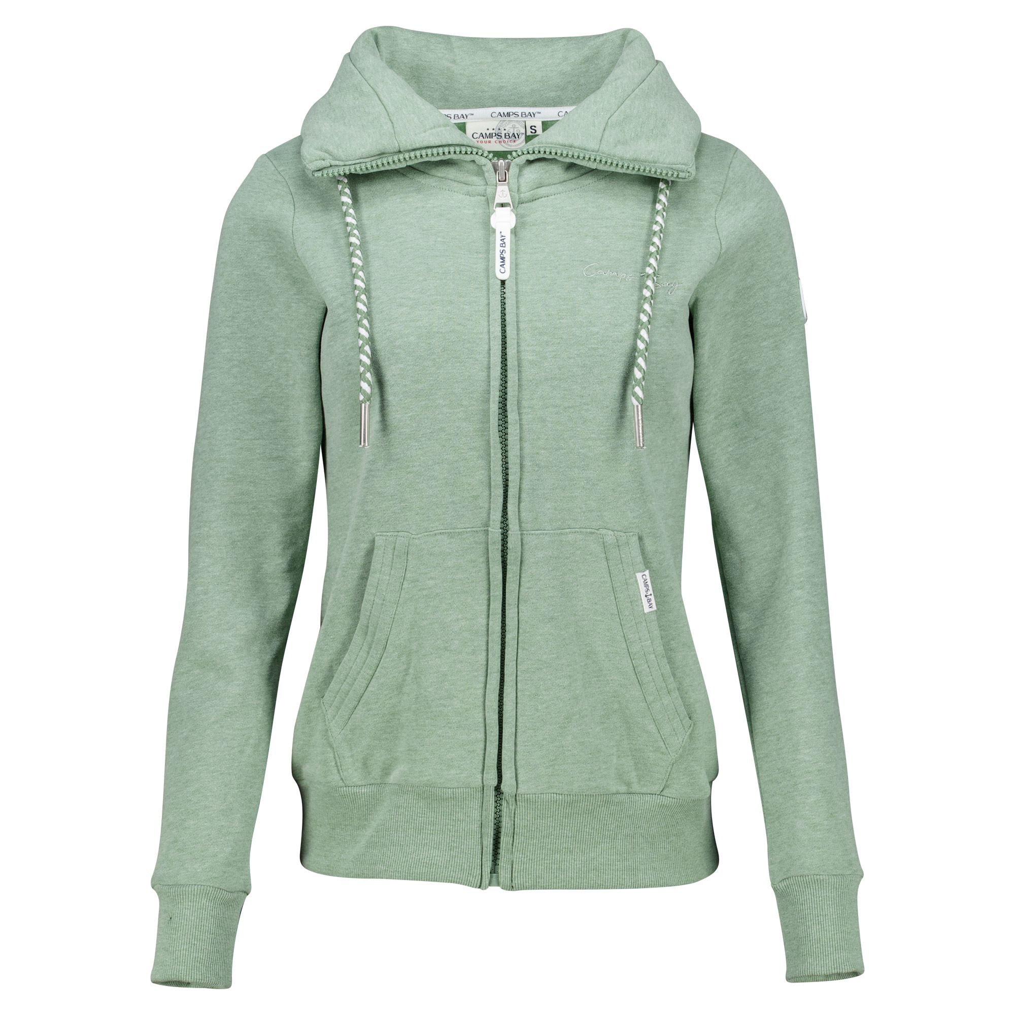 Weibliches Model mit CAMPS BAY Sweatjacke in Hedge Green