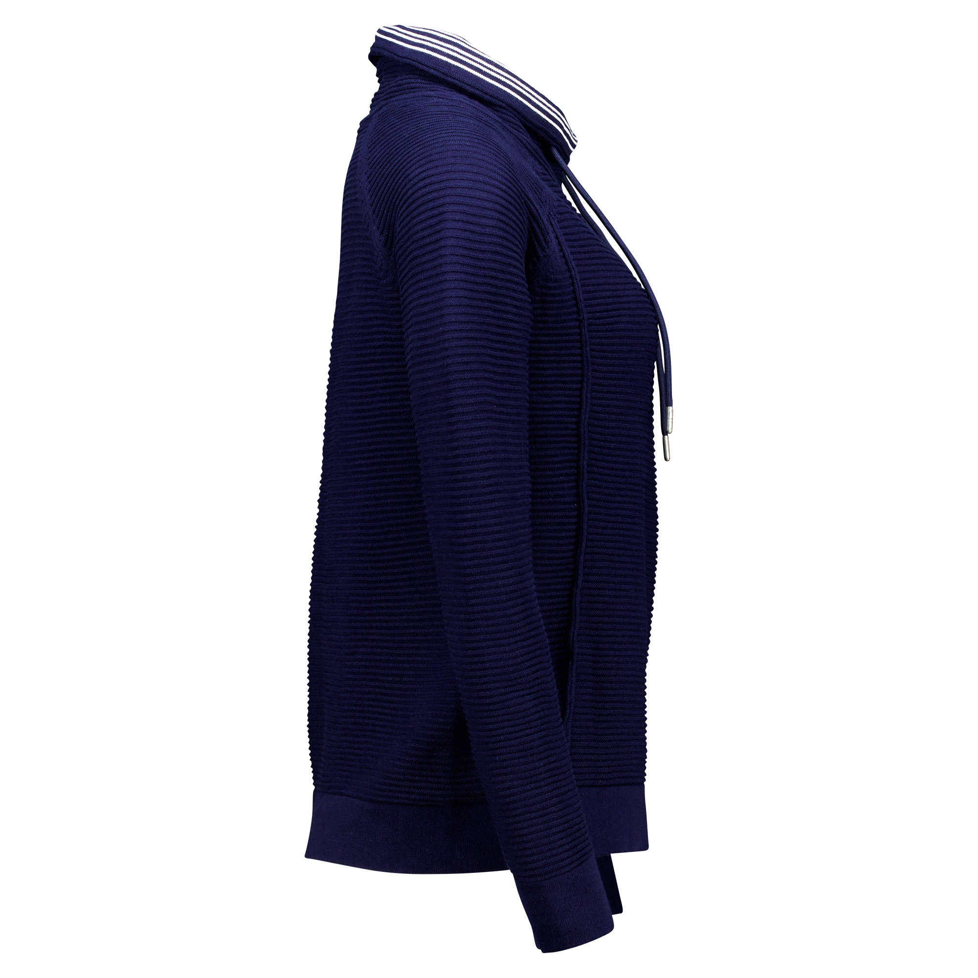 Weibliches Model mit CAMPS BAY Strickpullover in Maritime Blue