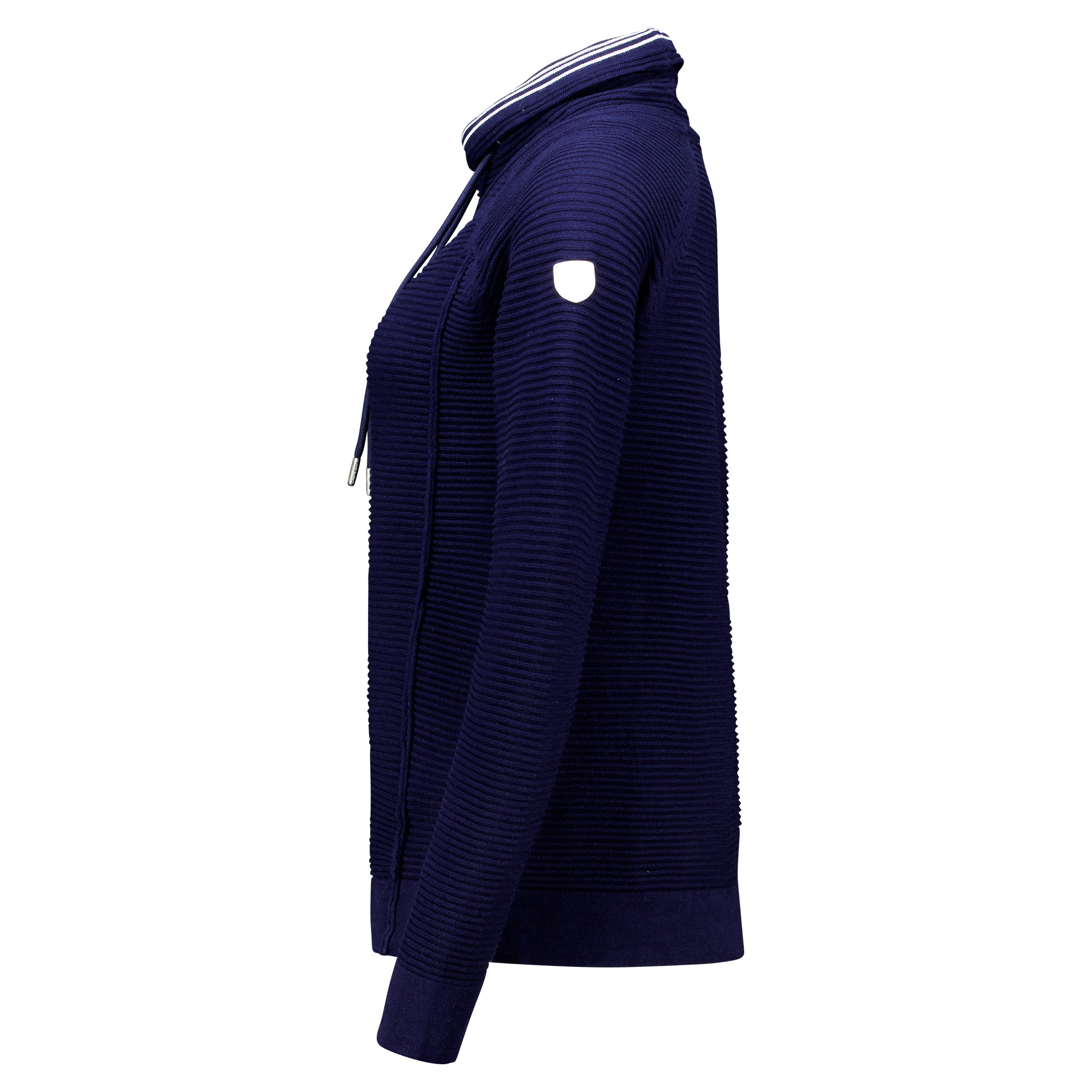 Weibliches Model mit CAMPS BAY Strickpullover in Maritime Blue