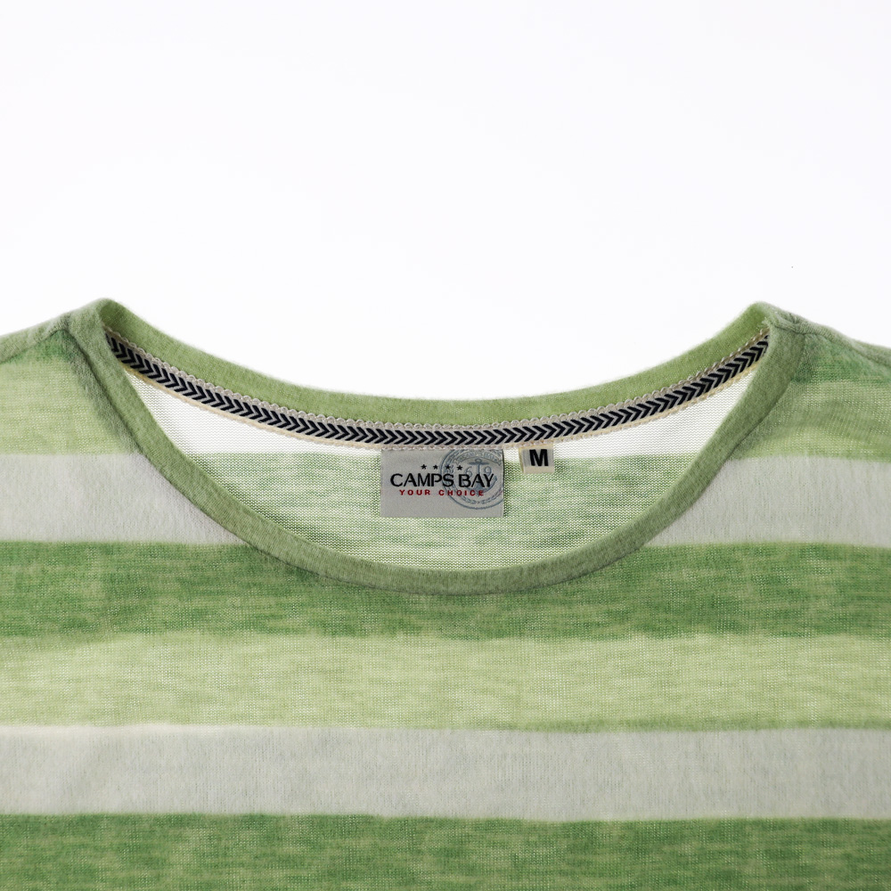 Weibliches Model mit CAMPS BAY Shirt in Fair Green Stripe