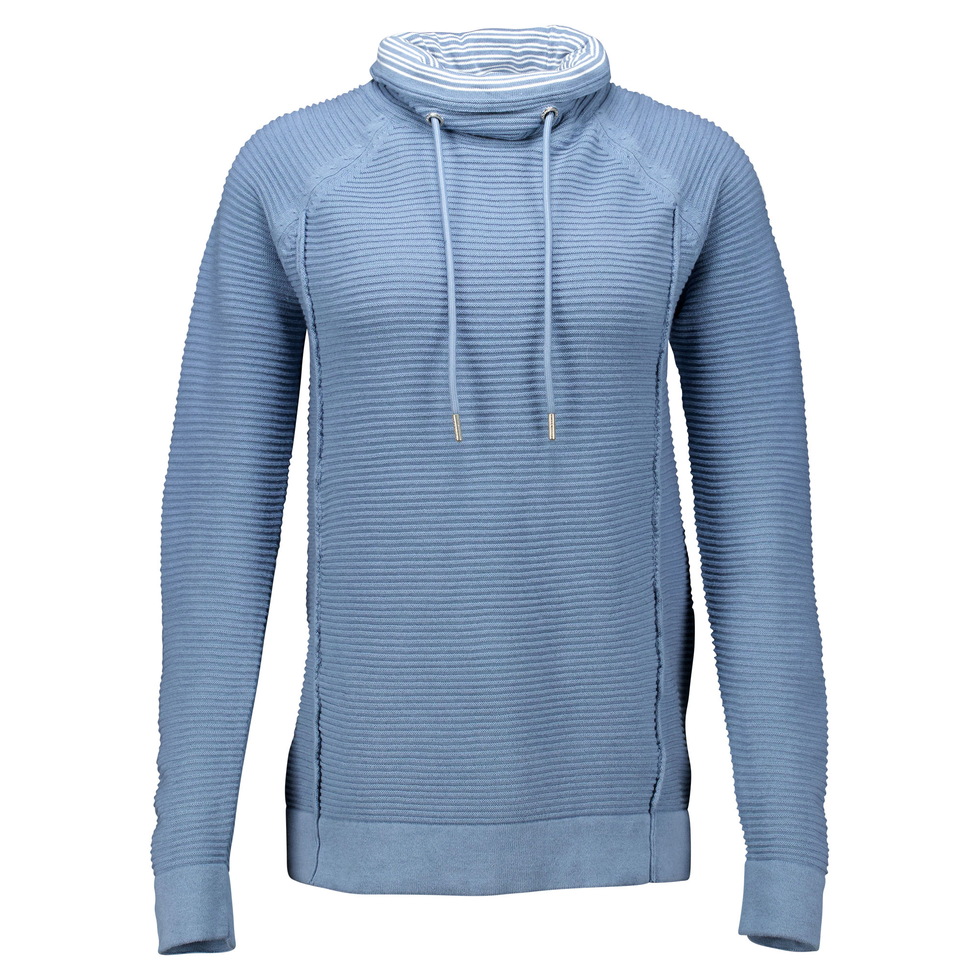 Weibliches Model mit CAMPS BAY Strickpullover in Winward Blue