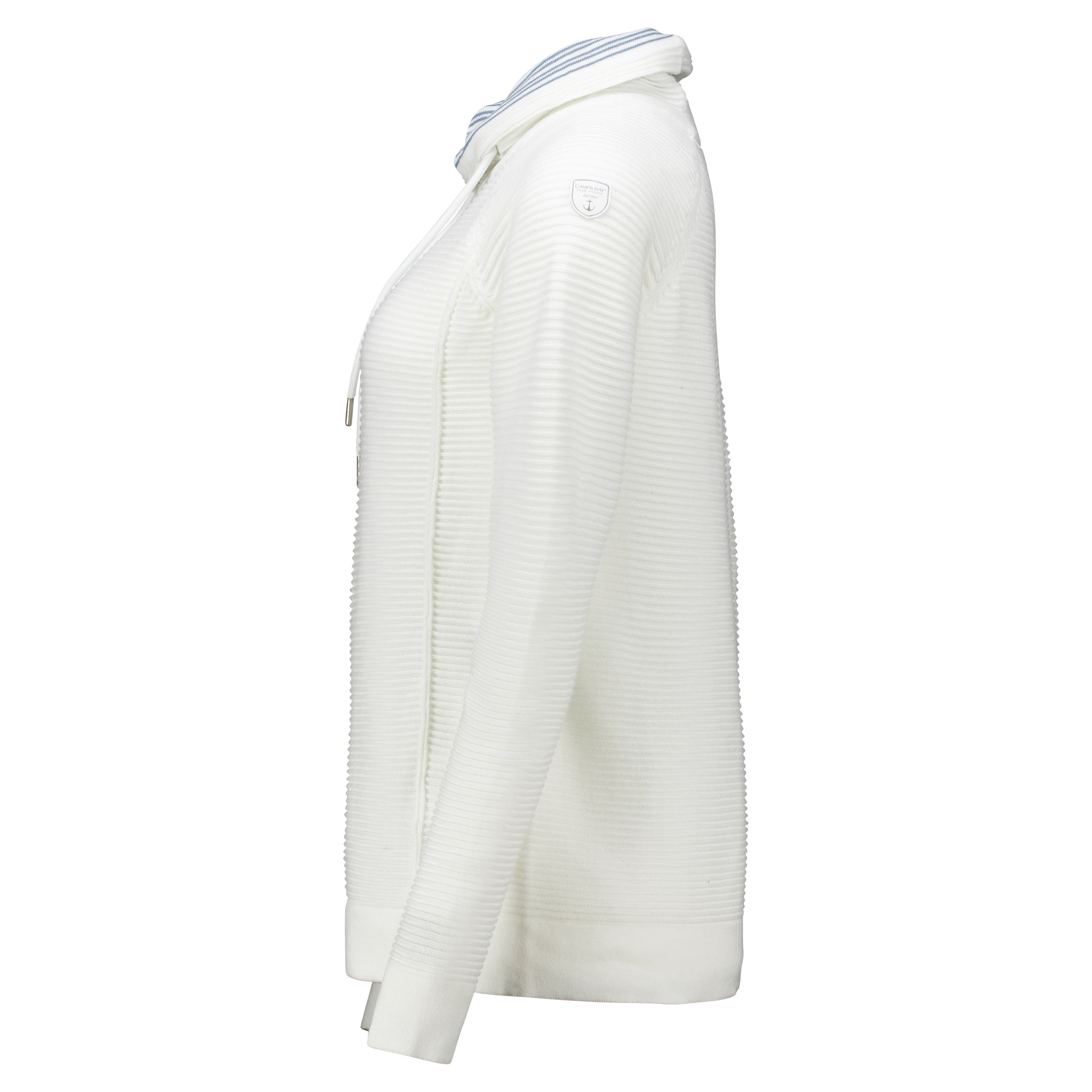 Weibliches Model mit CAMPS BAY Strickpullover in Offwhite