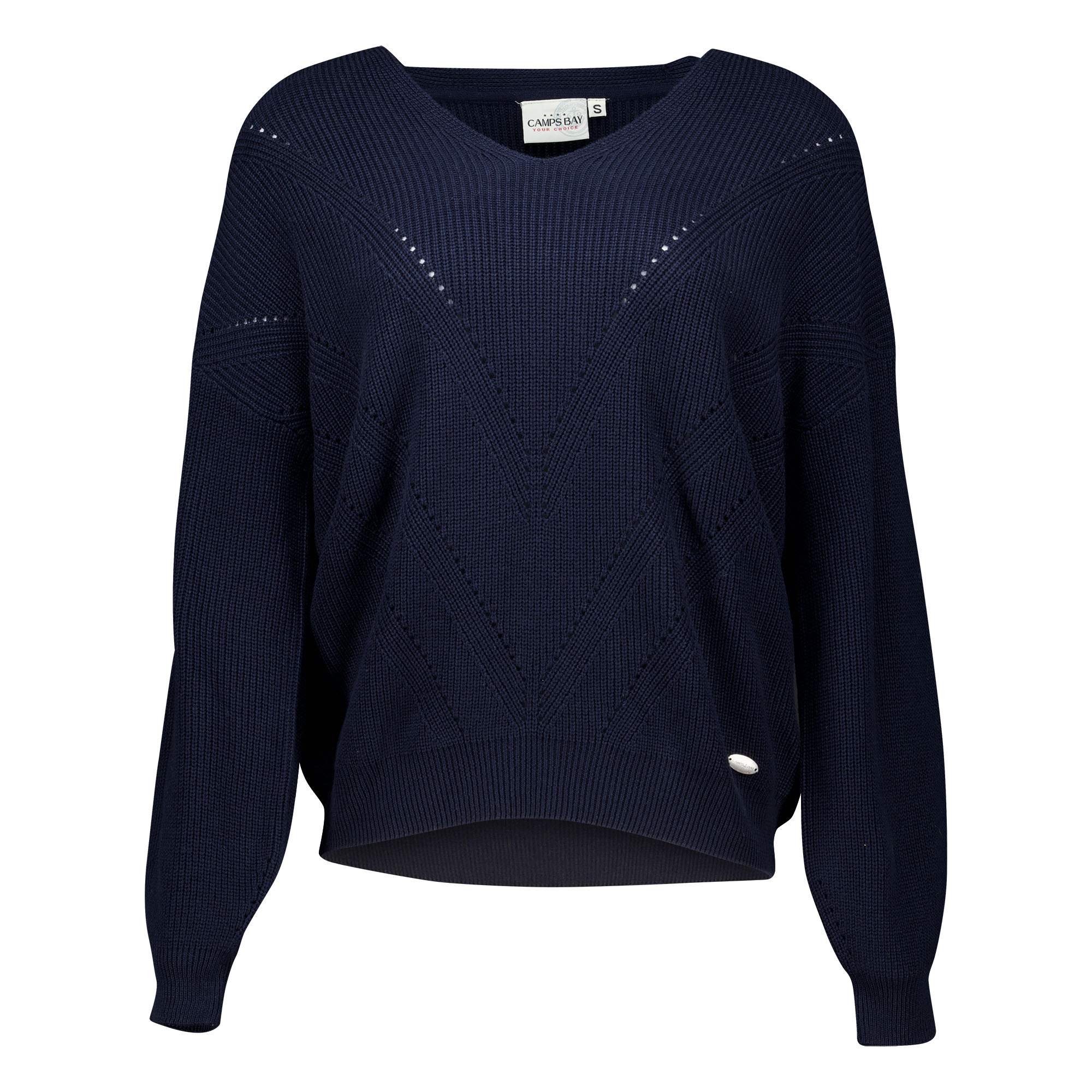 Weibliches Model mit CAMPS BAY Strickpullover in Navy