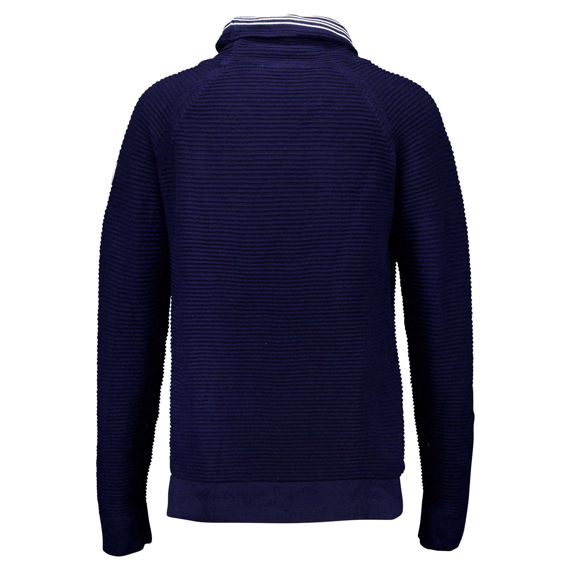 Weibliches Model mit CAMPS BAY Strickpullover in Maritime Blue